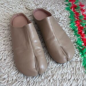 Women's Split-Toe Tabi Slip-On Leather Mules - Taupe size 40 9